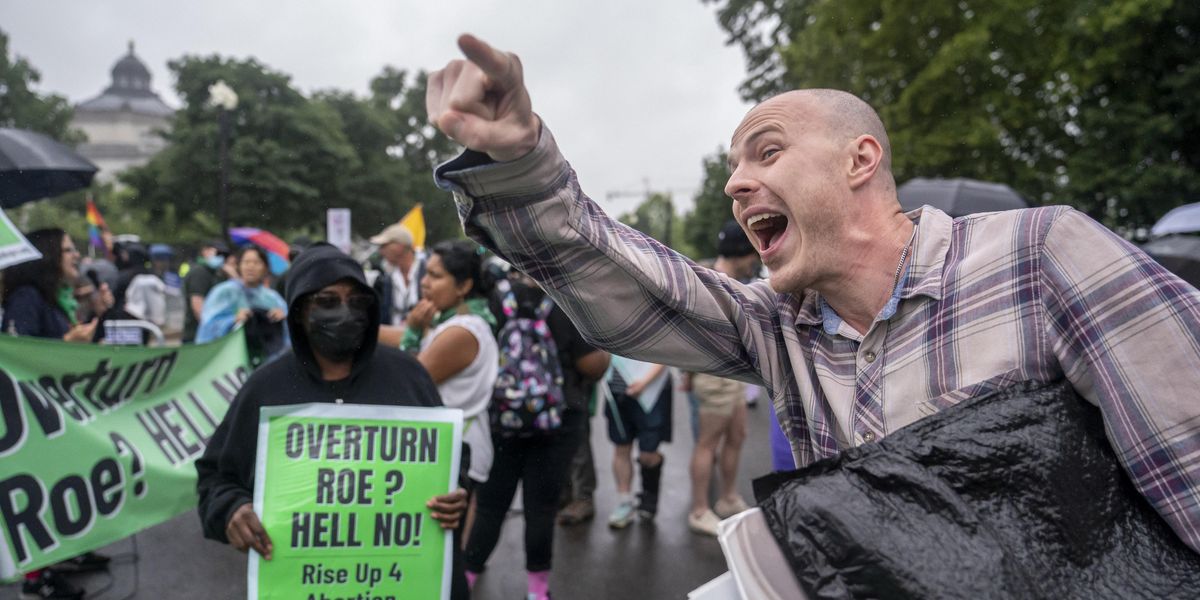 Abortion rights and anti-abortion protestors at the Supreme Court