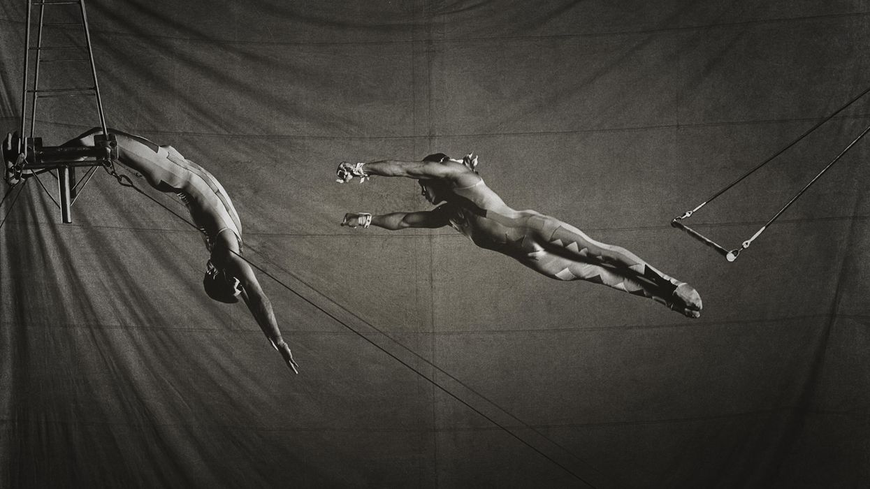 acrobats trusting each other