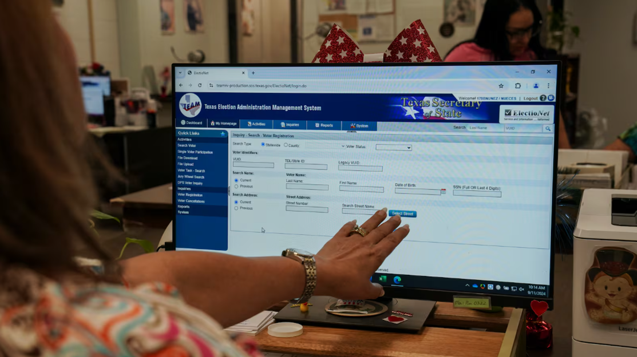 Texas counties struggle to process voter registrations using state’s new TEAM system