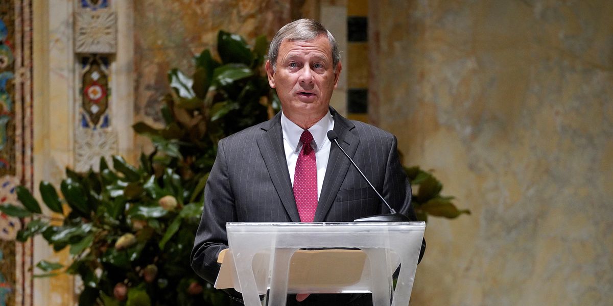 In Year-End Report, Chief Justice Roberts Addresses Threats to