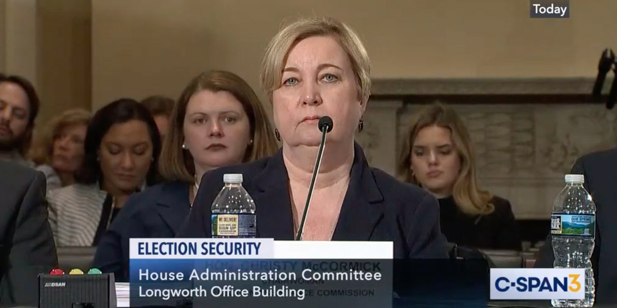Top U.S. election official opposes automatic voter registration