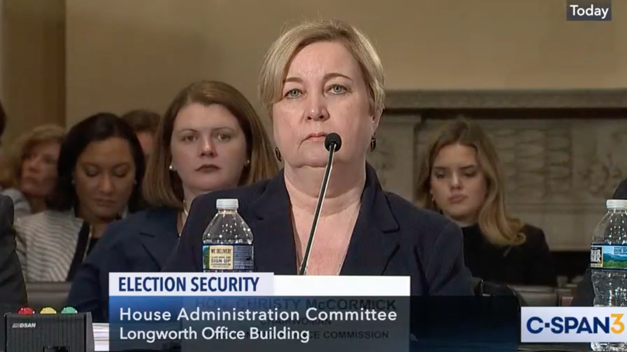 Top U.S. election official opposes  automatic voter registration