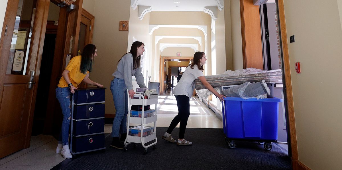 College students leaving campus due to coronavirus