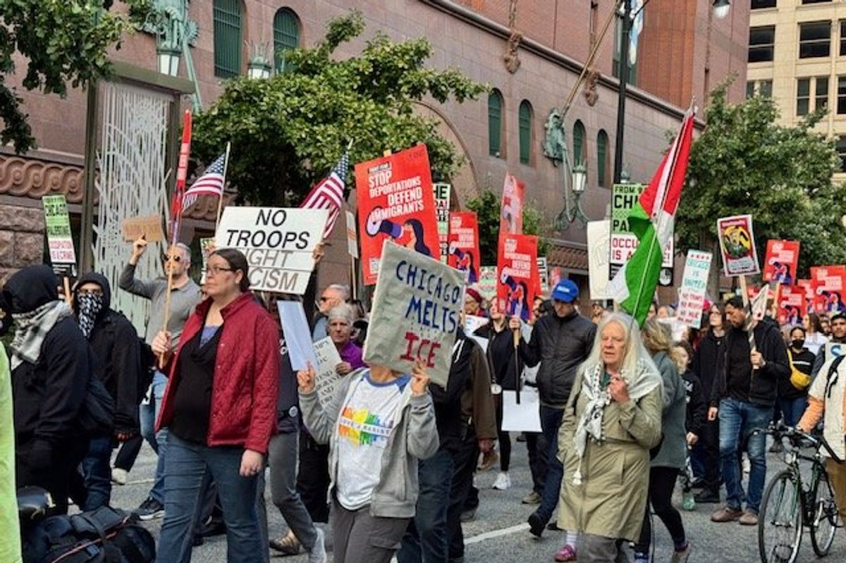Thousands March in Chicago Over Trump’s Use of National Guard Amid Immigration Tensions