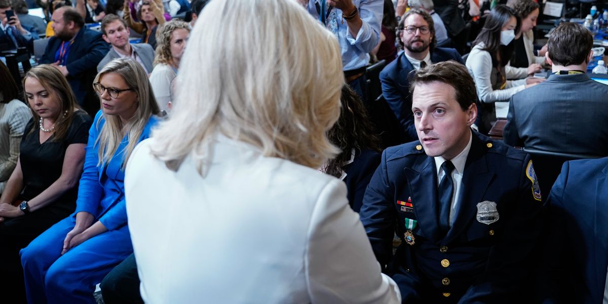 D.C. Police Officer Daniel Hodges shakes hands with Rep. Liz Cheney at a hearing