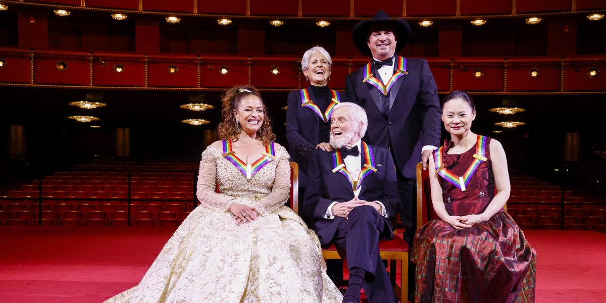 Debbie Allen, Joan Baez, Dick Van Dyke, Garth Brooks and Midori Gotō at Kennedy Center Honors