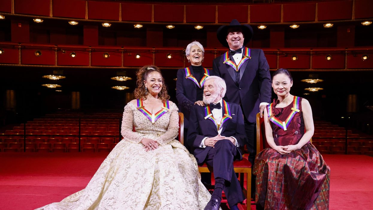 Debbie Allen, Joan Baez, Dick Van Dyke, Garth Brooks and Midori Gotō  at Kennedy Center Honors