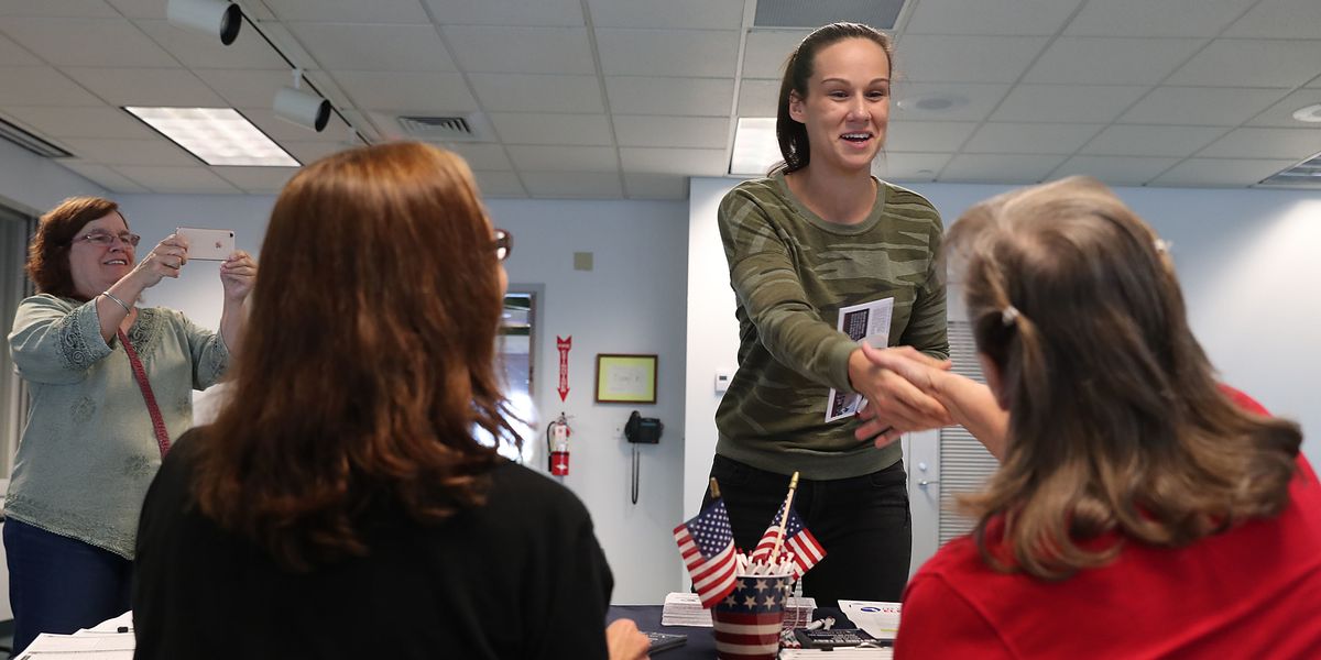 Former felon Erica Racz registering to voting