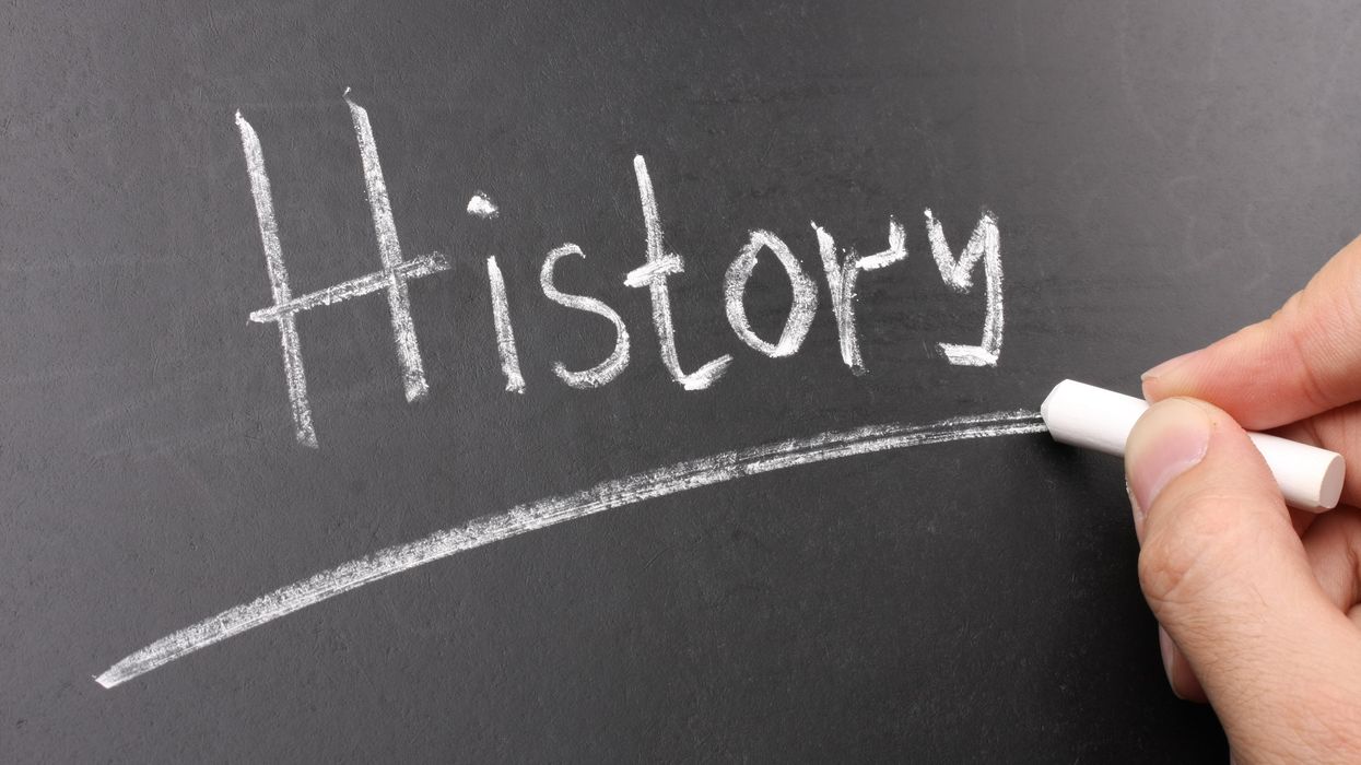 "Histoyr" written on a chalkboard