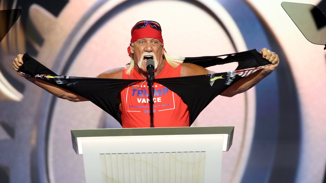 Hulk Hogan tearing off his shirt