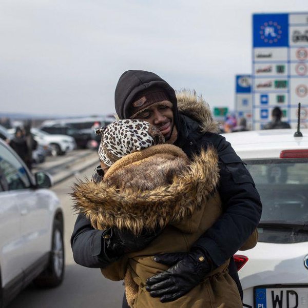 Germany’s Piano Man plays for peace