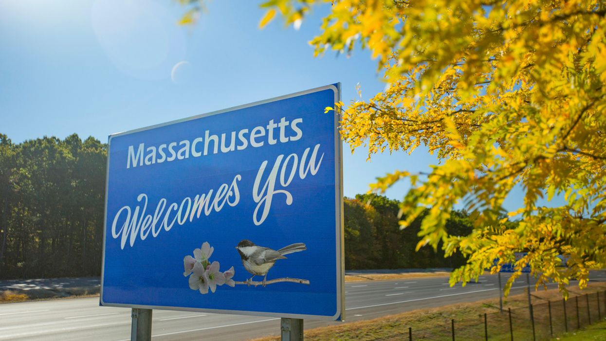 Massachusetts welcome sign