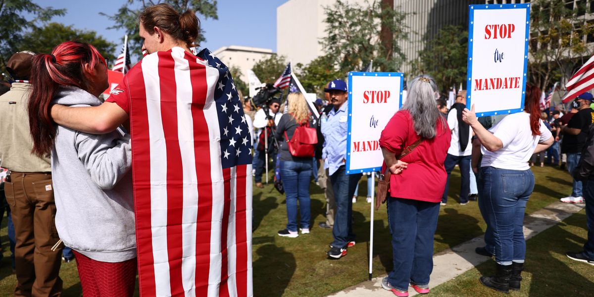 Peopel protesting a vaccine mandate