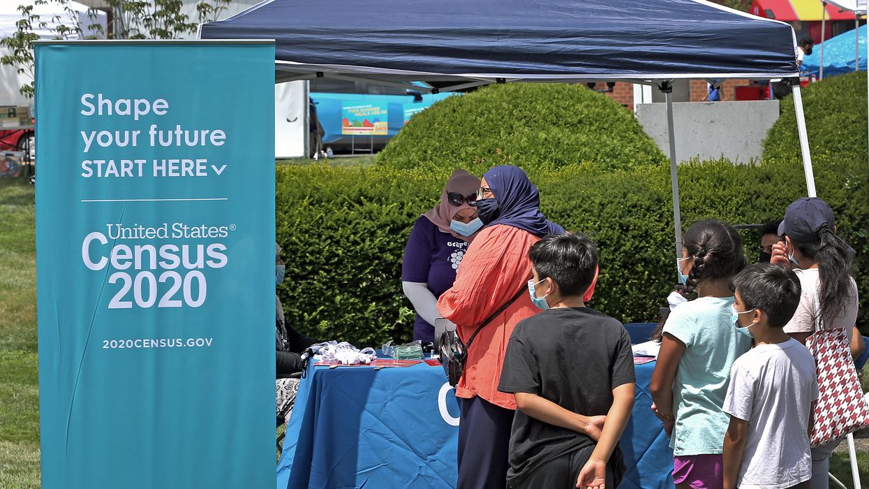 People in line to fill out the 2020 census