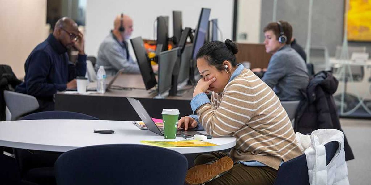 Titulares de despidos siguen llegando, respuestas de políticas no lo hacen. Aquí hay una solución.