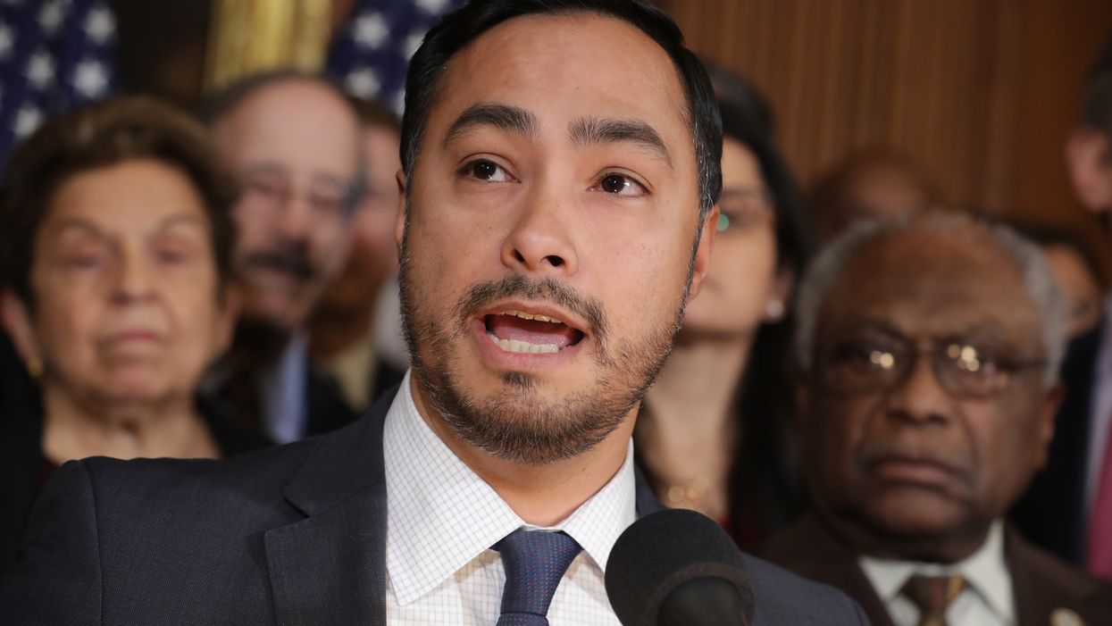 Single tweet sparks intense debate on campaign donor privacy at a volatile time
