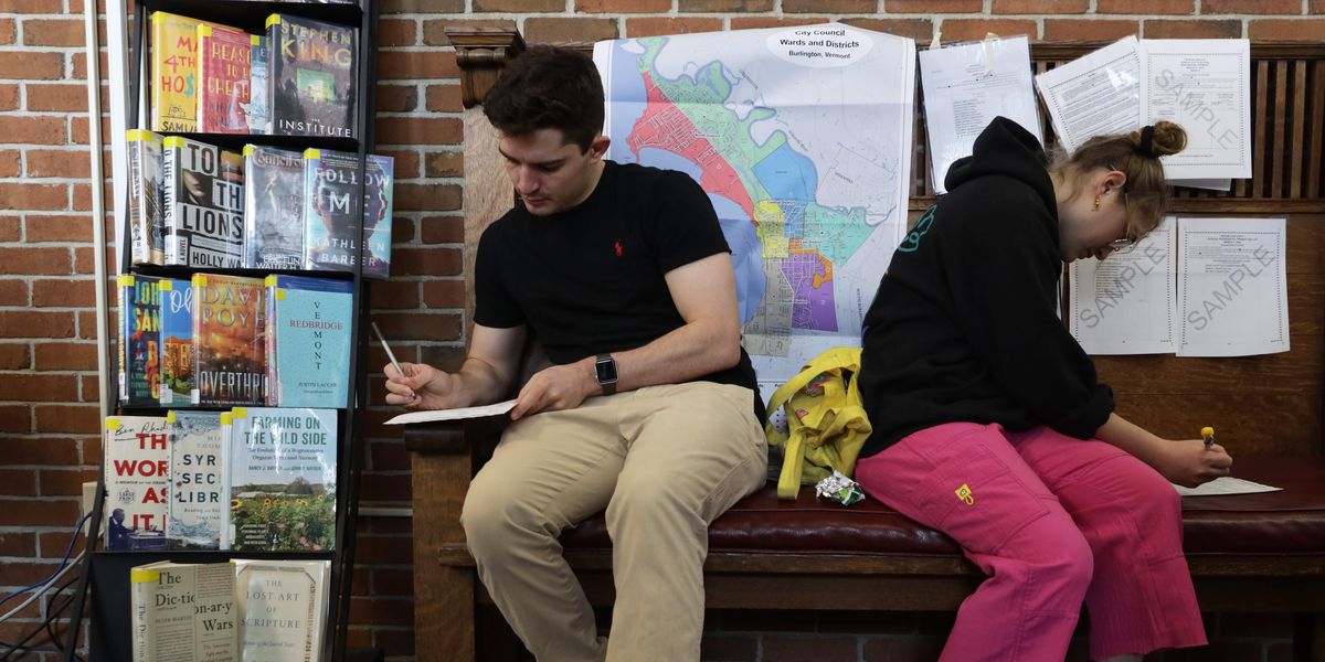 Students register to vote