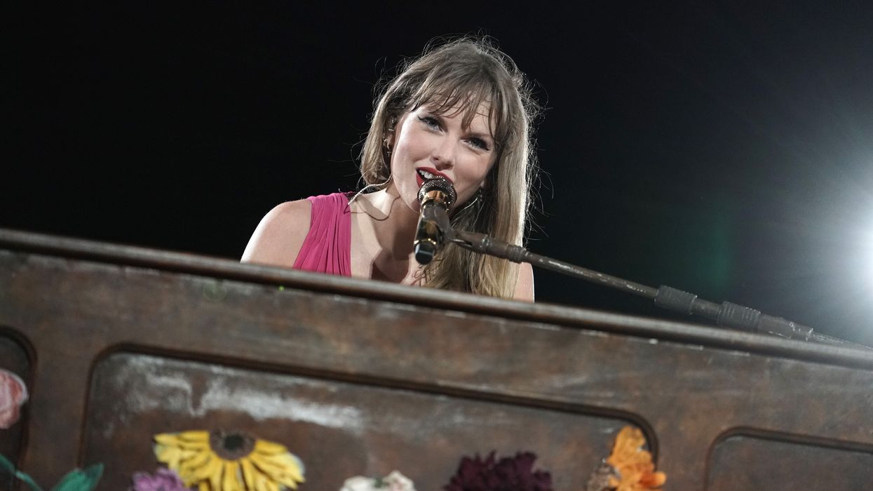 Taylor Swift singing and playing the piano