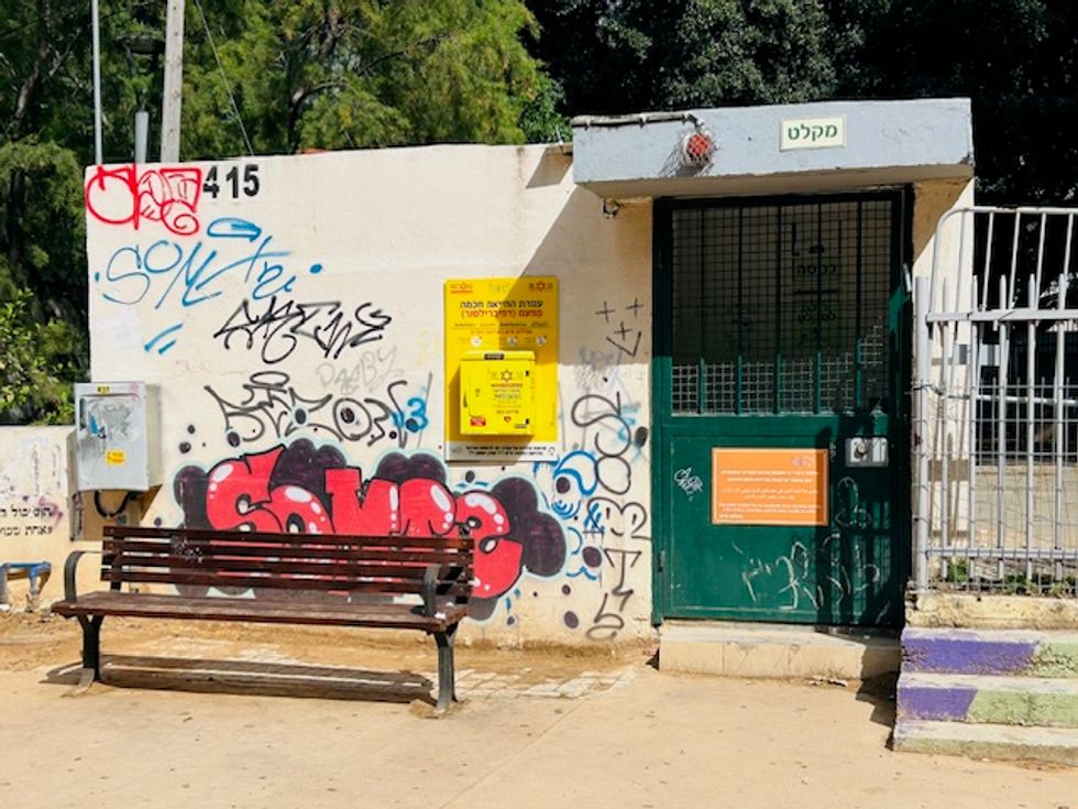 tel aviv bomb shelter