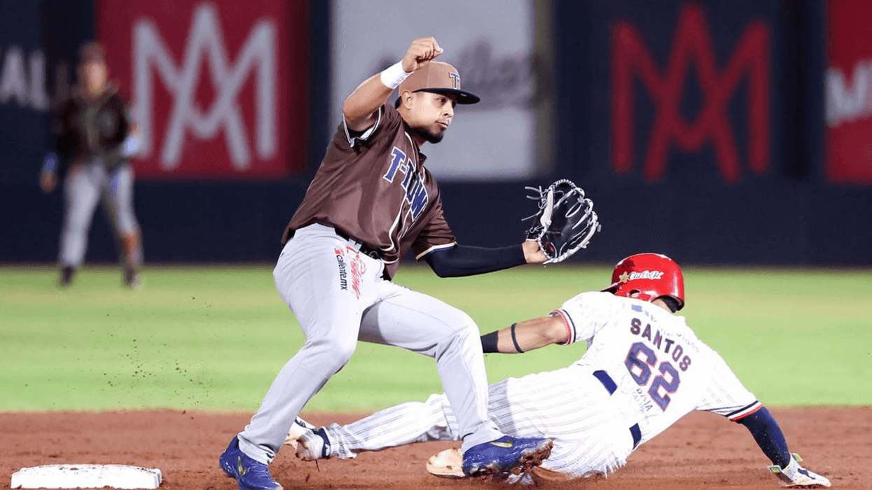 The Tucson baseball team playing against the Águilas de Mexicali
