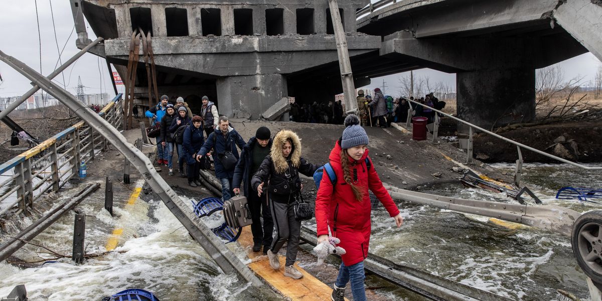 Ukrainians flee heavy fighting