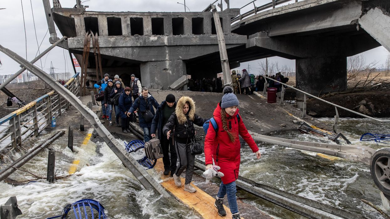 Ukrainians flee heavy fighting