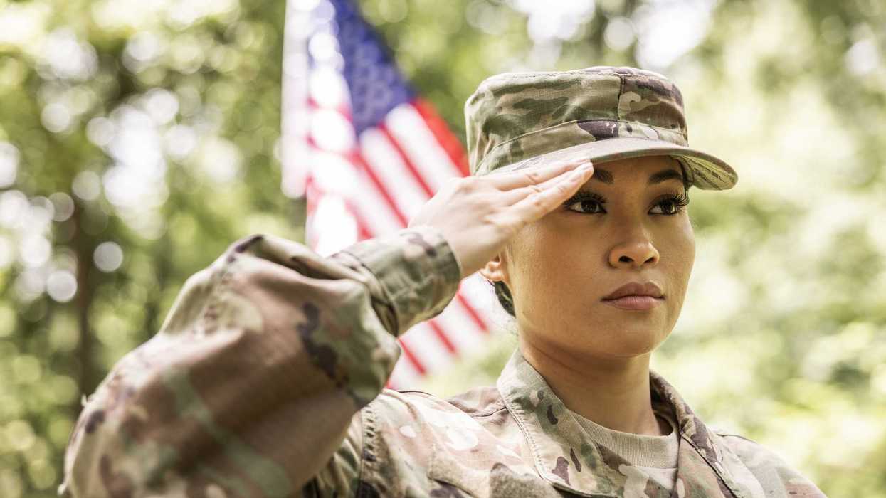 us soldier saluting