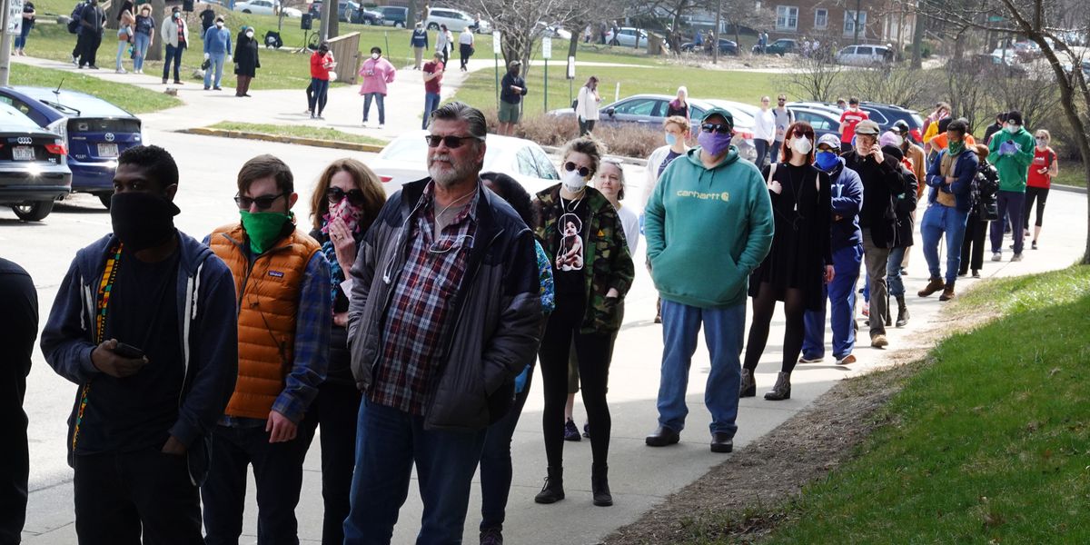 Voters line up to cast ballots in Wisconsin primary